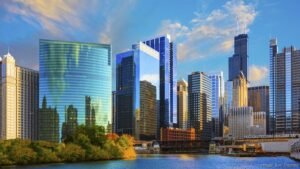 edificio di uffici con skyline economico