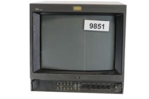 radiotelevisore vintage con simbolo euro luminoso