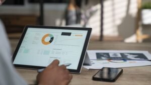 schermo computer con estratto conto pensione digitale