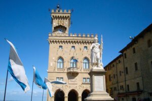 ufficio amministrativo san marino con bandiera nazionale
