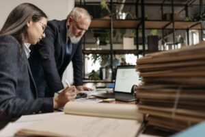 ufficio legale con documenti e bilancio